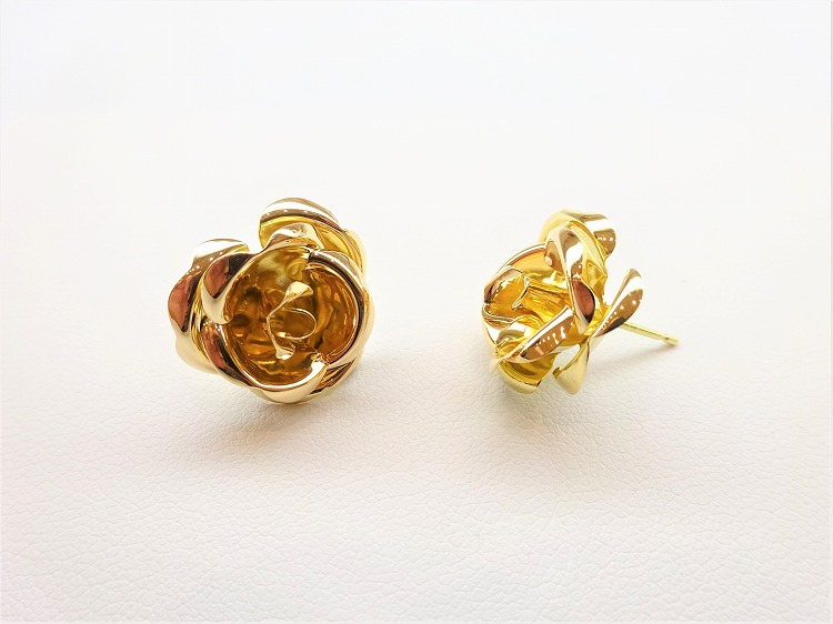 18金薔薇の形のイヤリング 金具交換お修理／修理事例